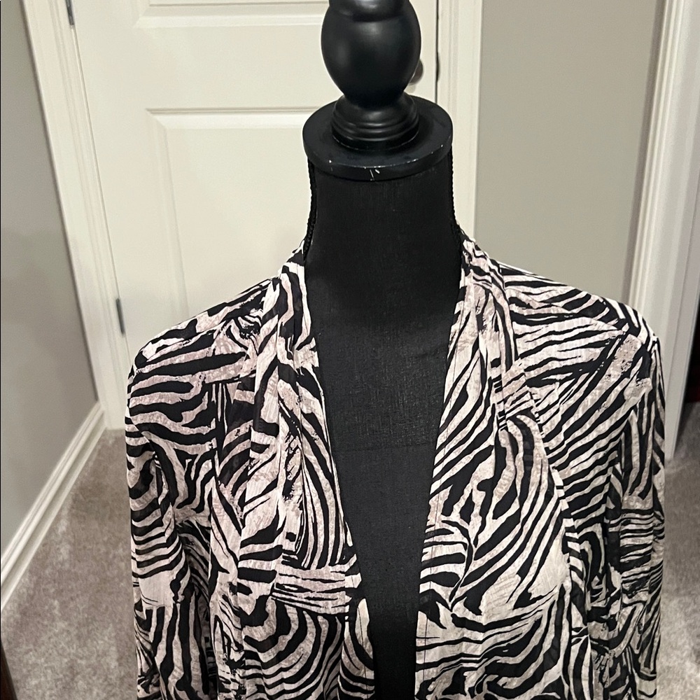 🐝JM Collection Black and White Zebra Kimono - Picture 4 of 9